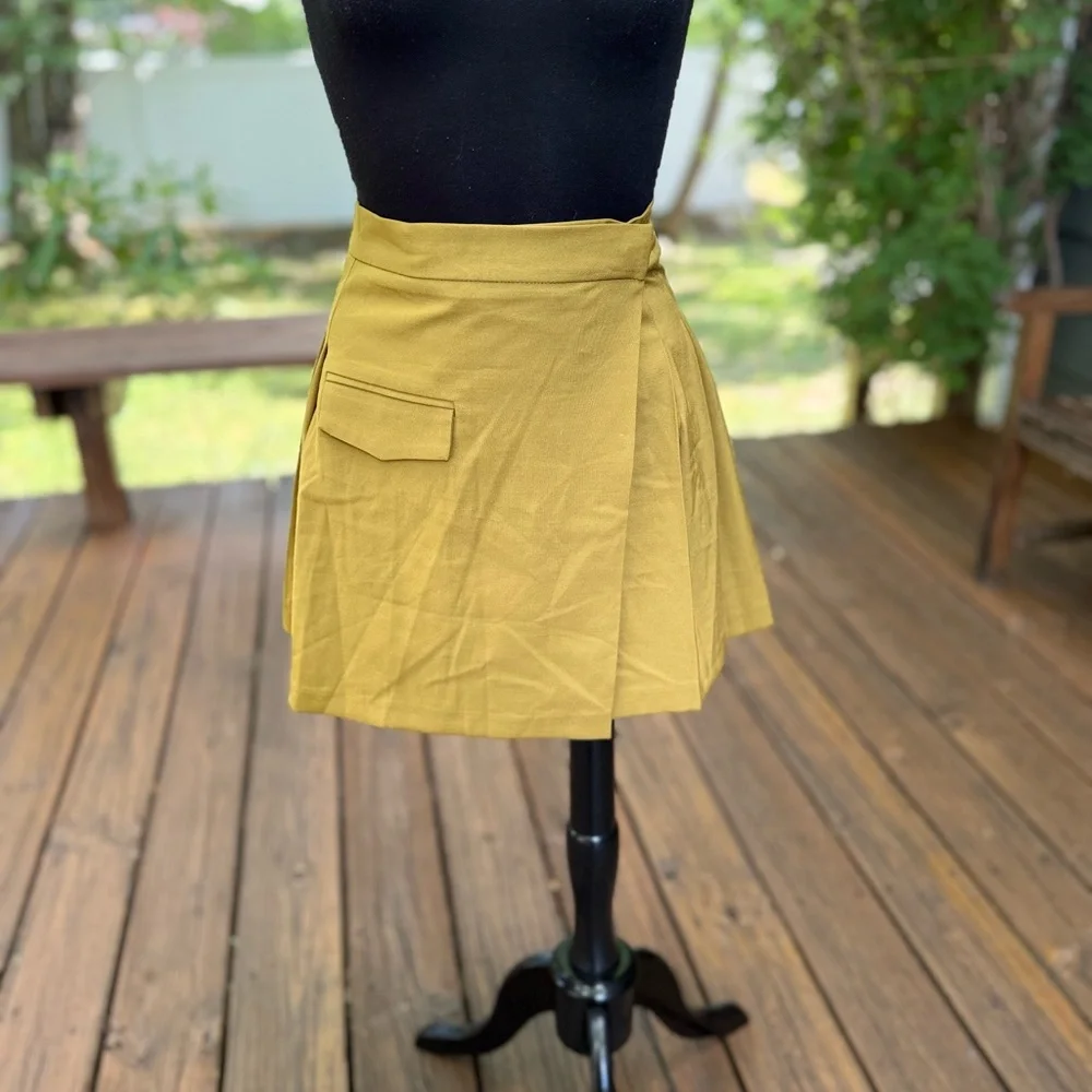 ASOS DESIGN Mustard Yellow Pleated Mini Skirt Wrap Front Flap Pocket US‎ 2